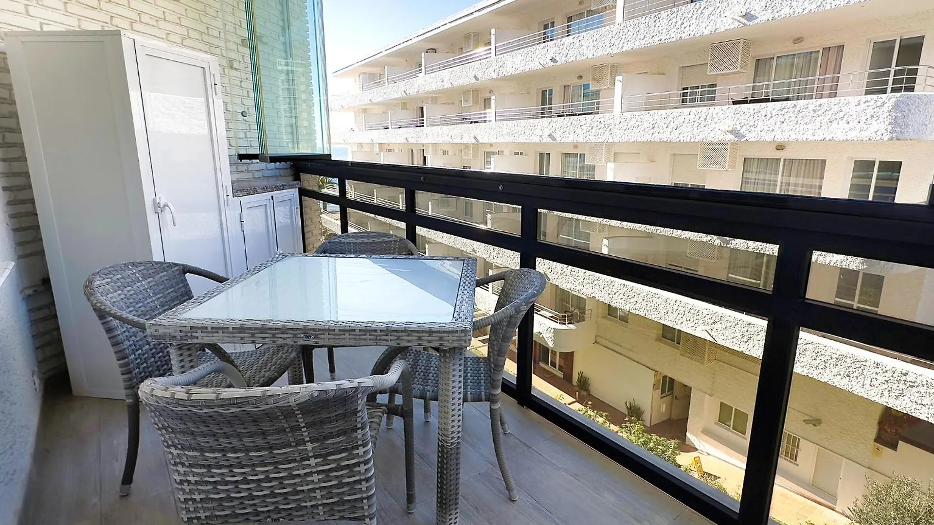Skol 350. Great 2 Bedroom Apartment In Skol Marbella Spain